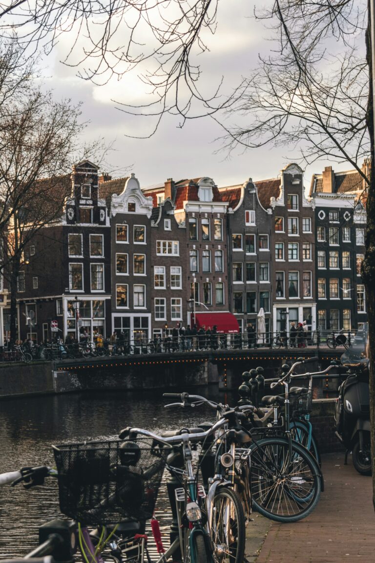 Amsterdam au-delà des canaux : 9 expériences pour découvrir une autre facette de la ville